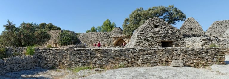 Beehive huts of prehistoric architecture