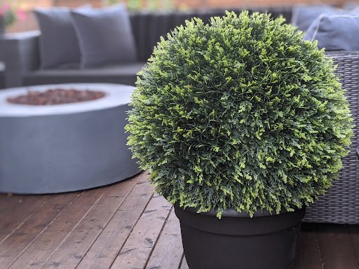 Artificial topiary balls 