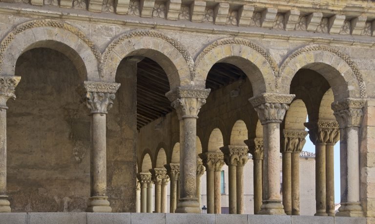 Romanesque20 768x459 1